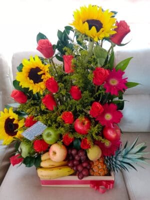 Caja frutal con girasoles y rosas R23