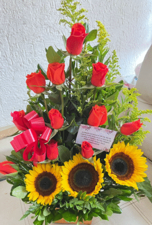 Arreglo x 3 girasoles y rosas R 20