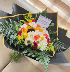 Bouquet girasoles, rosas y flores blancas en papel coreano R 17