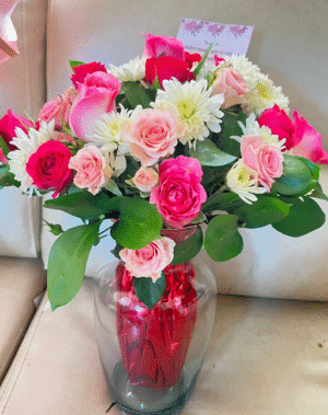 Jarrón x 12  rosas y flores blancas R13